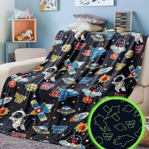NWT Glow in The Dark Fannel Throw Blanket Astronaut Outer Space Dark Galaxy